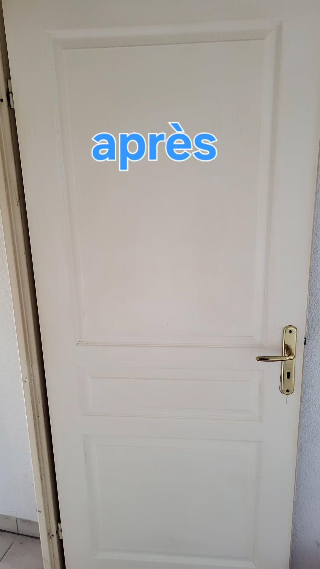 Porte après le nettoyage de fin de chantier à Metz